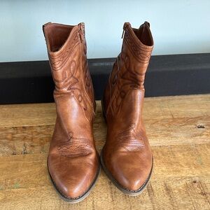Cowgirl cowboy Tan Ankle Booties